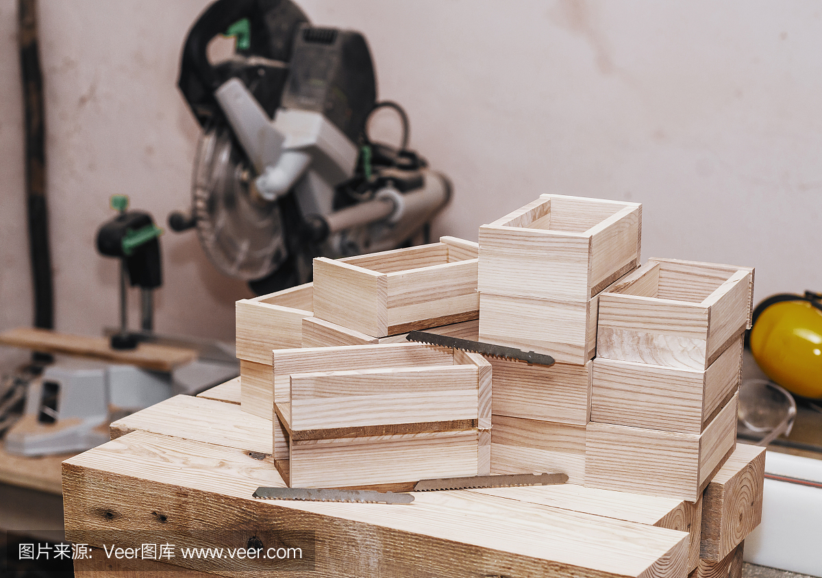木盒,木工车间里的空白。木材产品。手工生产。自然